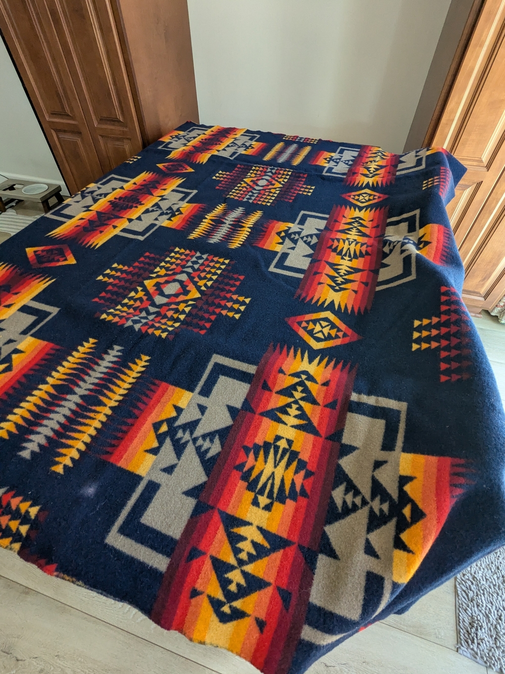 PENDLETON BLANKET REMNANT NAVY CHIEF JOSEPH Fabric with Felt Binding - Picture 3 of 6